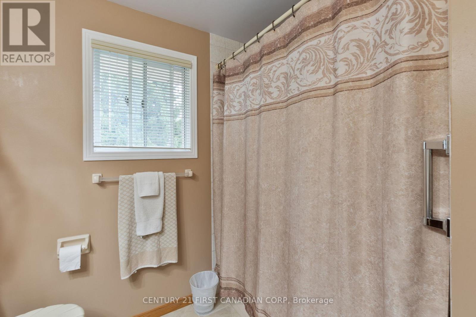 Single Family House for Sale in  CANTERBURY PLACE Central Elgin (Belmont) 