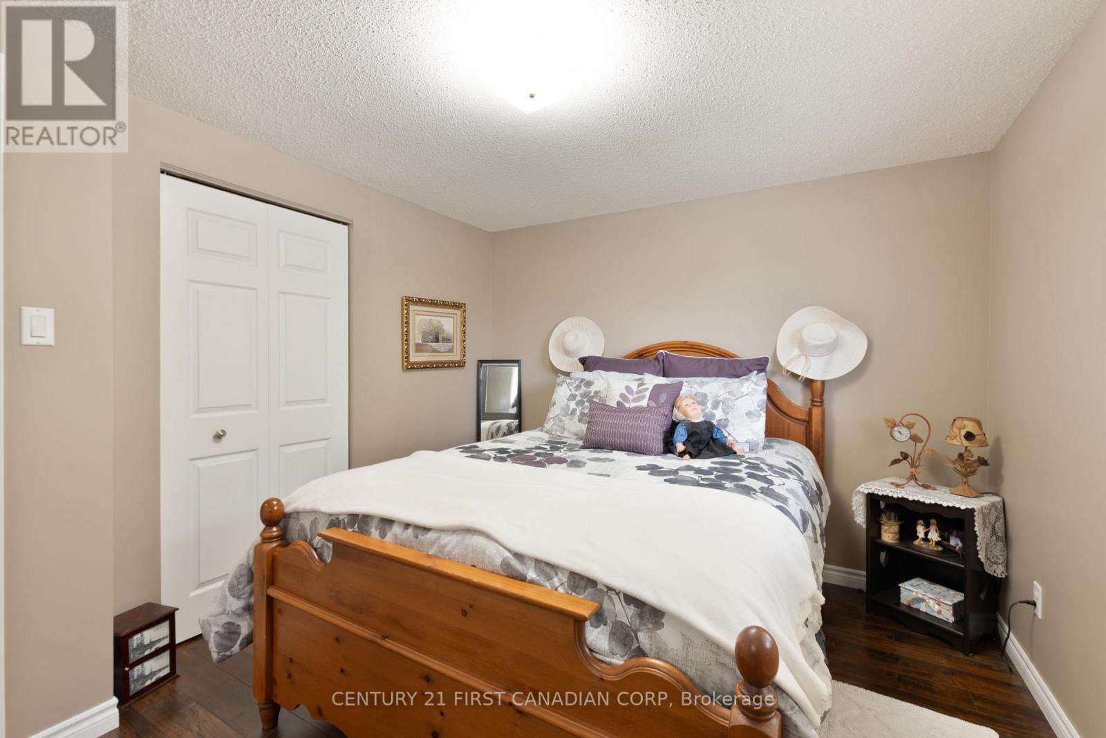 Single Family House for Sale in  CANTERBURY PLACE Central Elgin (Belmont) 