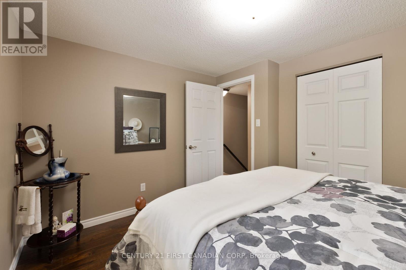 Single Family House for Sale in  CANTERBURY PLACE Central Elgin (Belmont) 