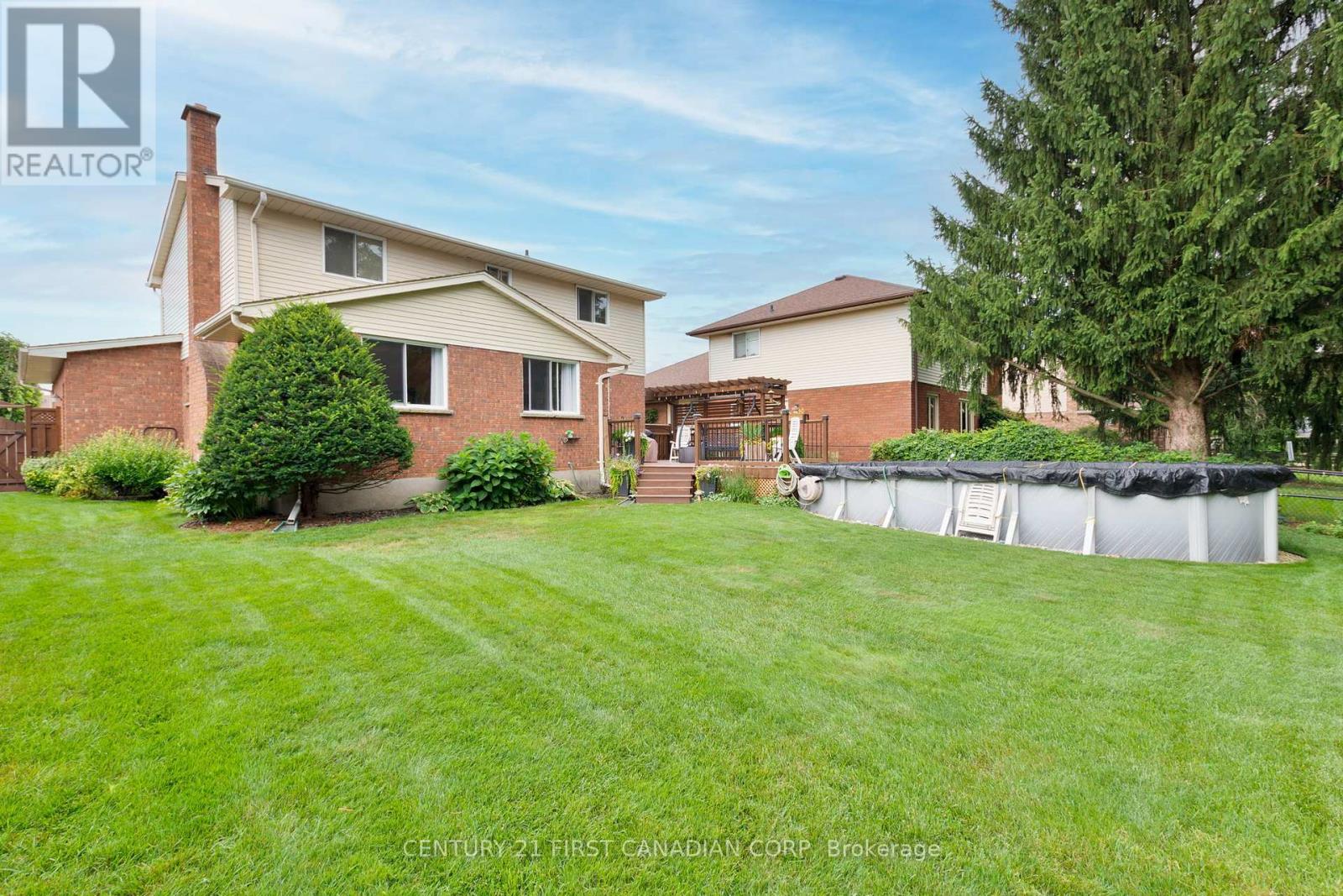 Single Family House for Sale in  CANTERBURY PLACE Central Elgin (Belmont) 