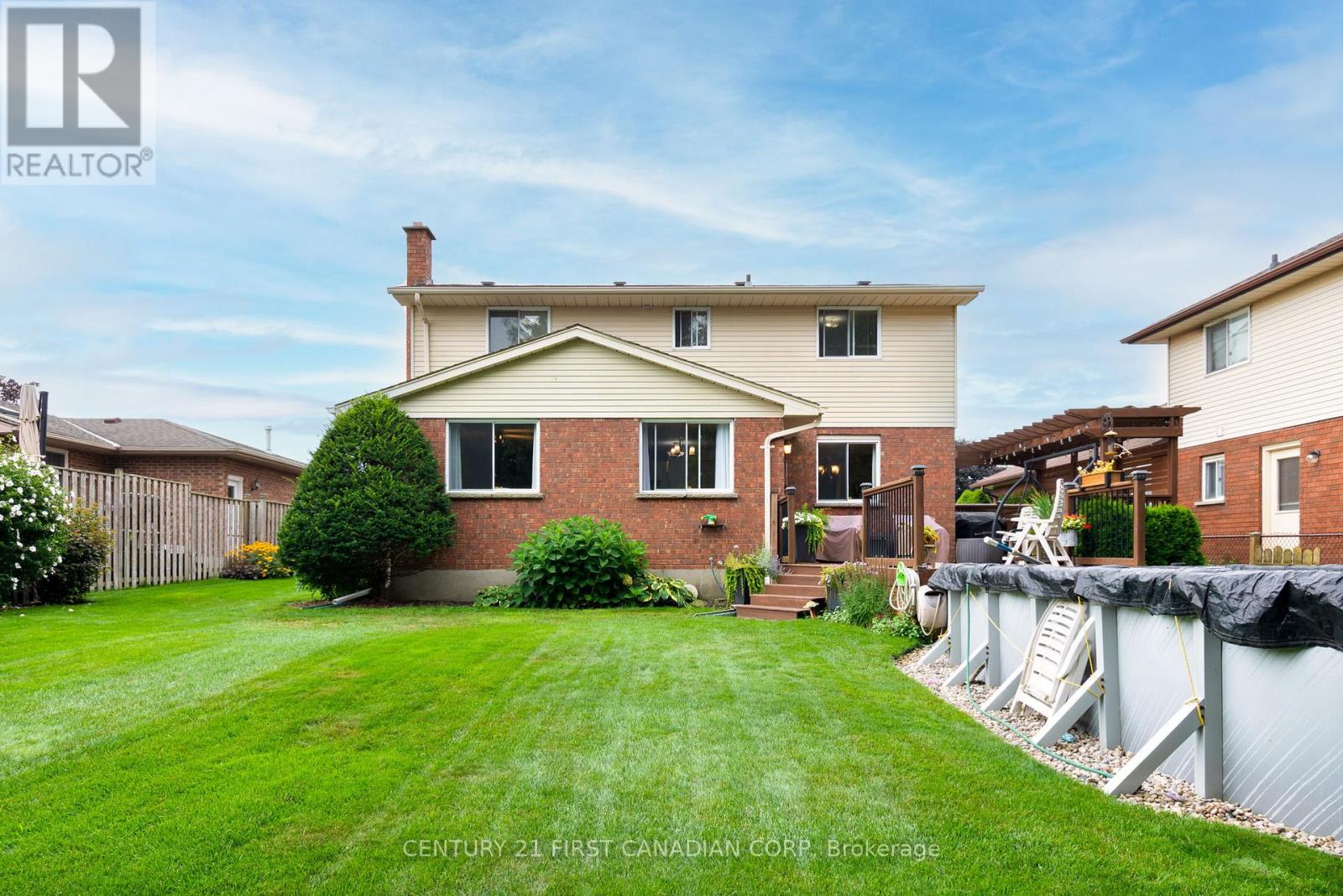 Single Family House for Sale in  CANTERBURY PLACE Central Elgin (Belmont) 