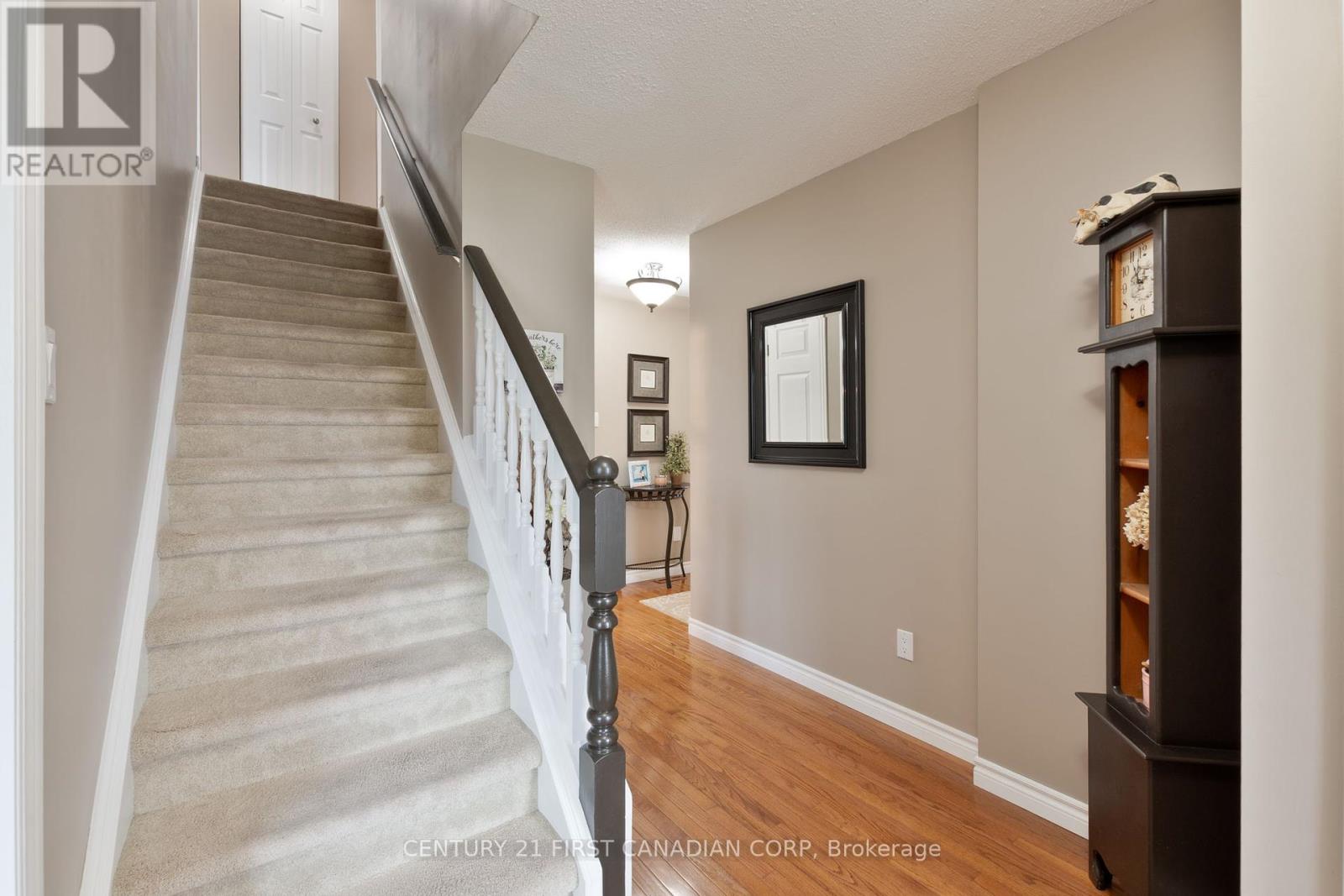 Single Family House for Sale in  CANTERBURY PLACE Central Elgin (Belmont) 