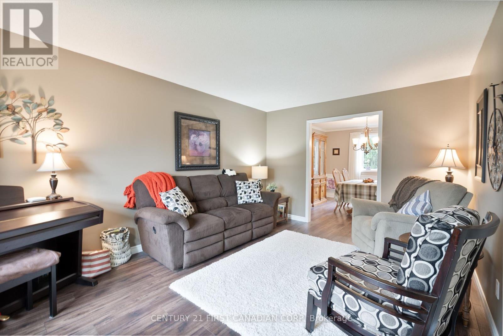 Single Family House for Sale in  CANTERBURY PLACE Central Elgin (Belmont) 