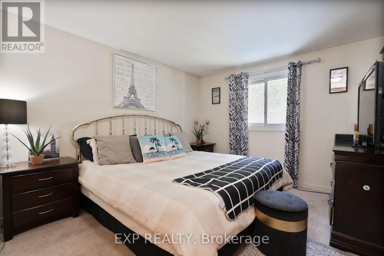 Photo 10 of 1904 Royal Crescent, London East ON