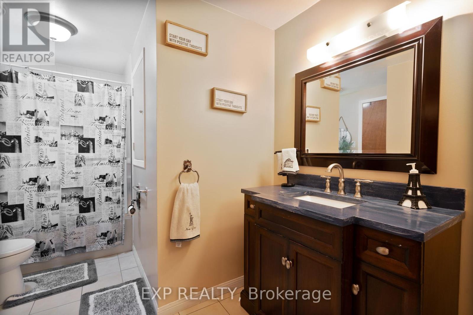 Photo 18 of 1904 Royal Crescent, London East ON