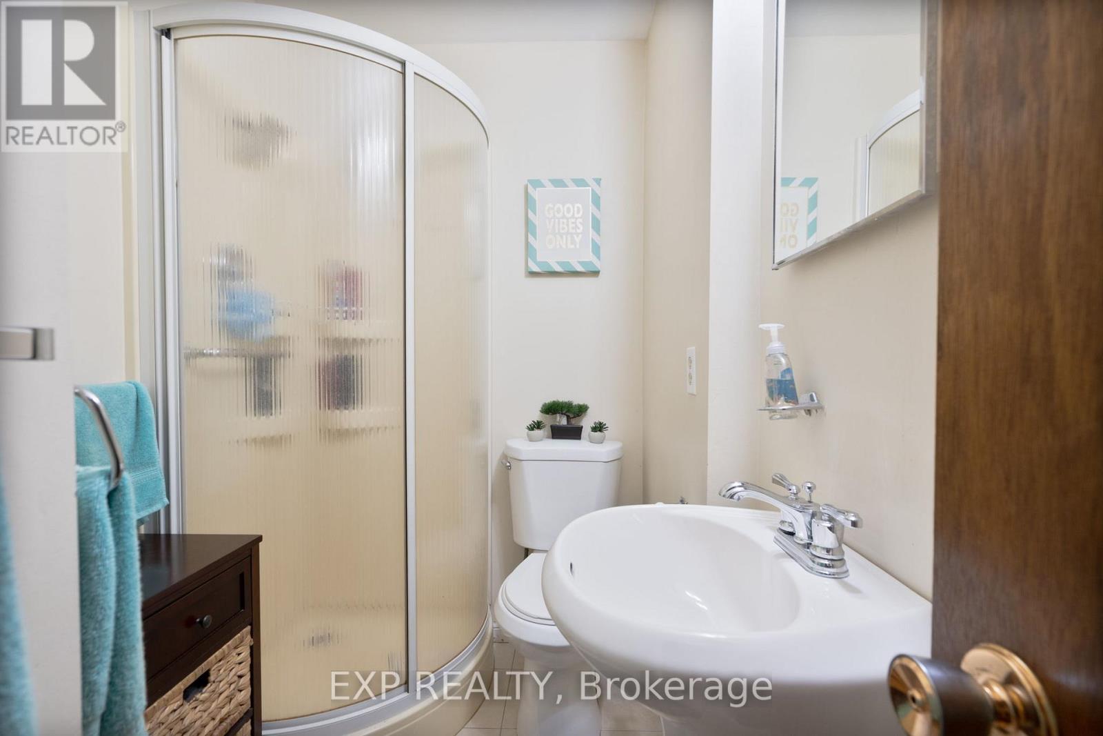 Photo 19 of 1904 Royal Crescent, London East ON