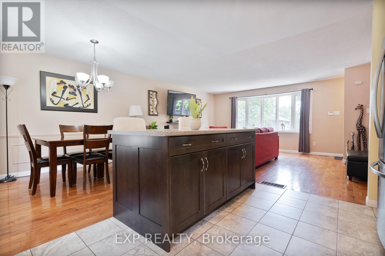 Photo 9 of 1904 Royal Crescent, London East ON
