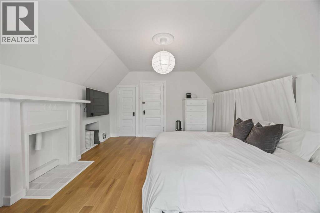 Single Family House for Sale in   Avenue SW Cliff Bungalow Calgary 