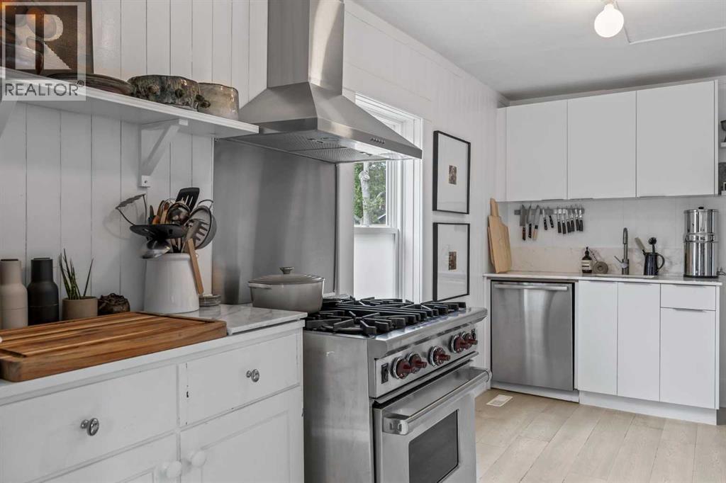 Single Family House for Sale in   Avenue SW Cliff Bungalow Calgary 
