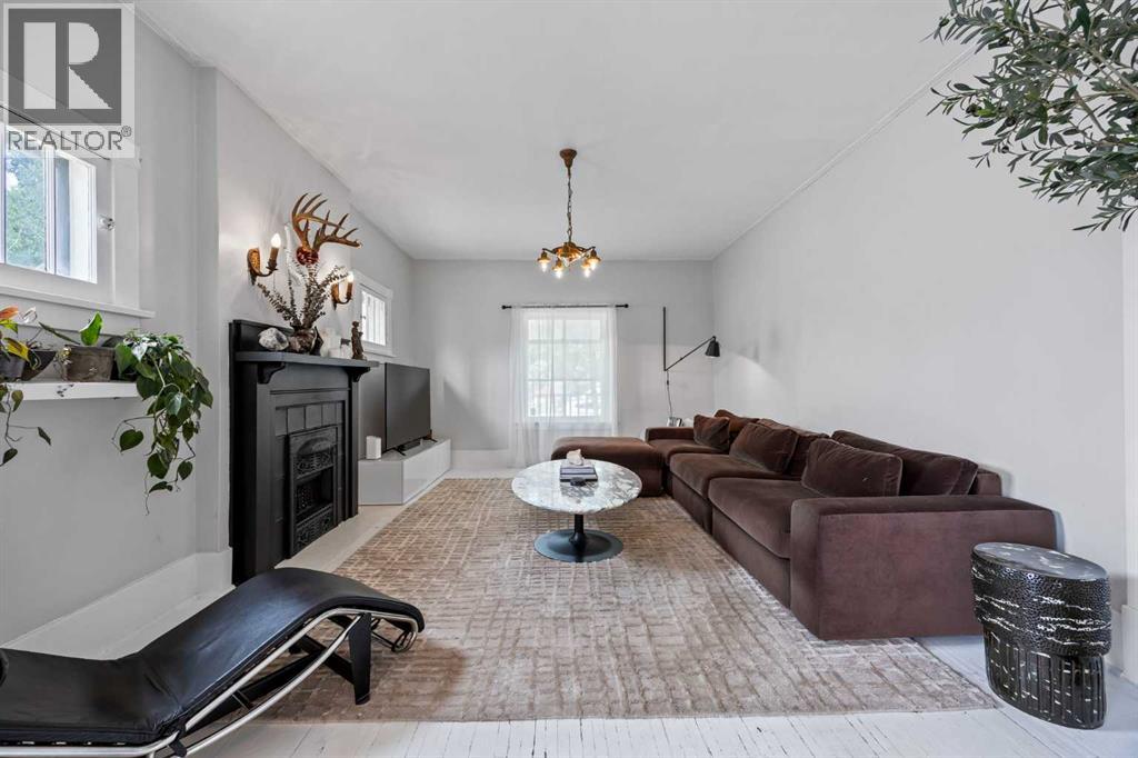 Single Family House for Sale in   Avenue SW Cliff Bungalow Calgary 