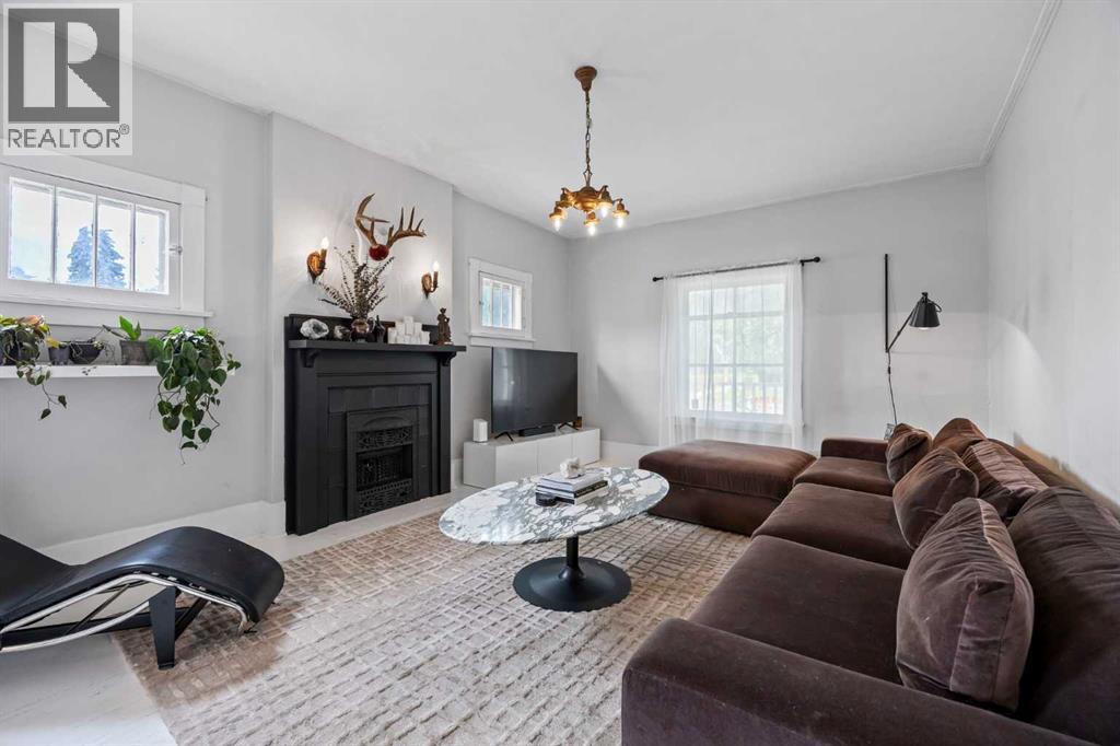 Single Family House for Sale in   Avenue SW Cliff Bungalow Calgary 