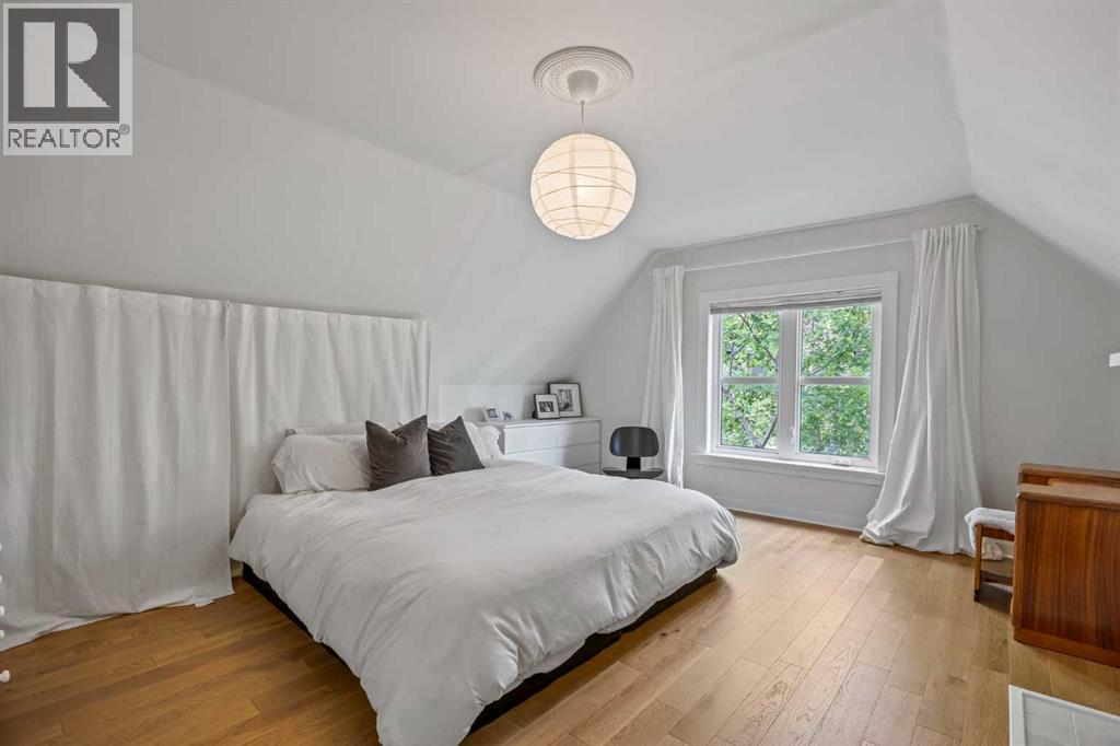 Single Family House for Sale in   Avenue SW Cliff Bungalow Calgary 