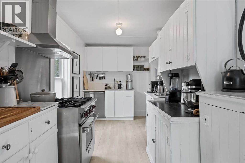 Single Family House for Sale in   Avenue SW Cliff Bungalow Calgary 