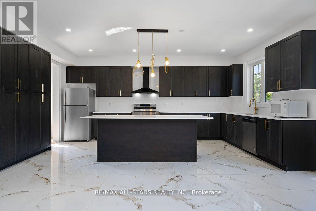 Photo 13 of 92 Hennessey Crescent, Kawartha Lakes ON