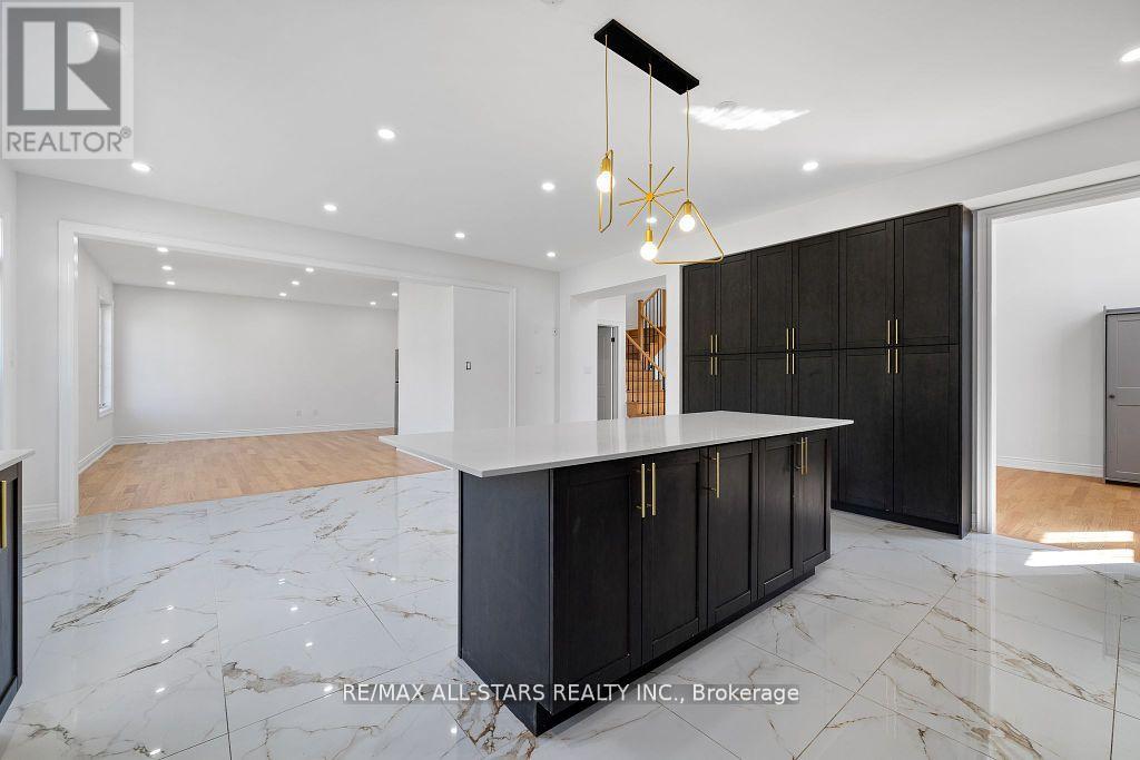Photo 15 of 92 Hennessey Crescent, Kawartha Lakes ON
