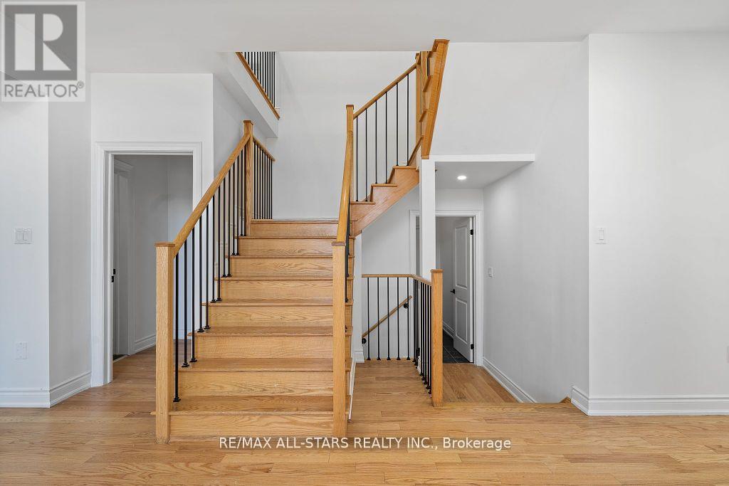 Photo 18 of 92 Hennessey Crescent, Kawartha Lakes ON