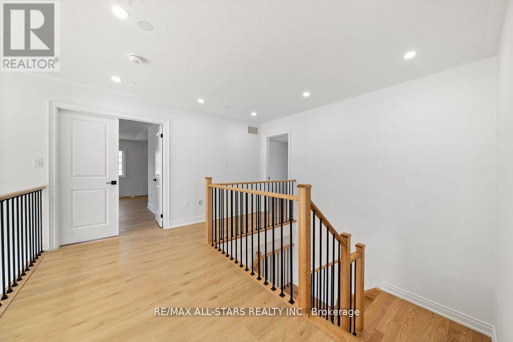 Photo 19 of 92 Hennessey Crescent, Kawartha Lakes ON