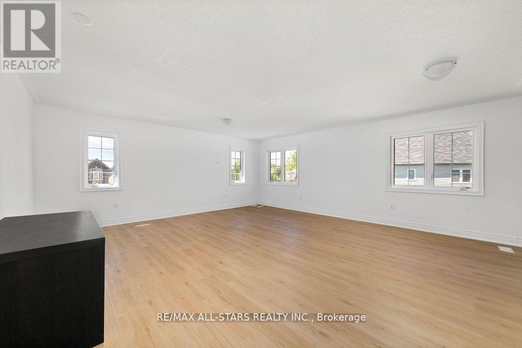 Photo 20 of 92 Hennessey Crescent, Kawartha Lakes ON