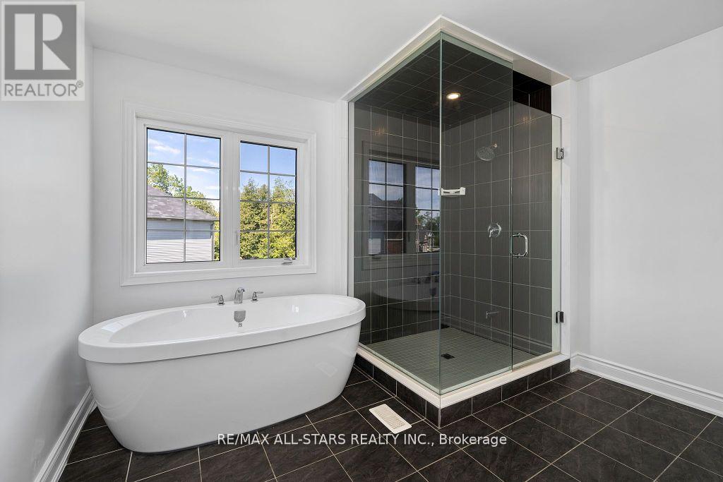 Photo 23 of 92 Hennessey Crescent, Kawartha Lakes ON