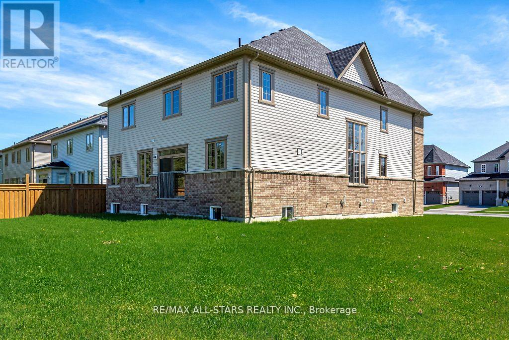 Photo 29 of 92 Hennessey Crescent, Kawartha Lakes ON