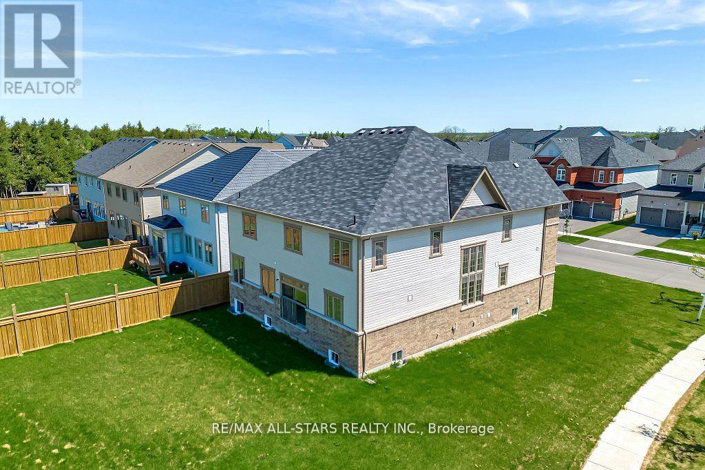 Photo 4 of 92 Hennessey Crescent, Kawartha Lakes ON