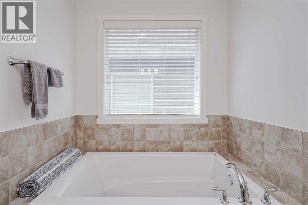 Photo 39 of 225 Kingsmere Cove Se, Airdrie AB