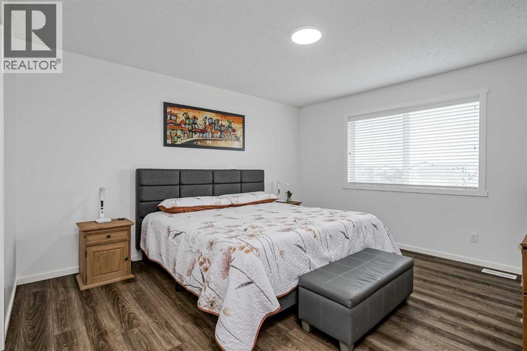 Photo 27 of 225 Kingsmere Cove Se, Airdrie AB