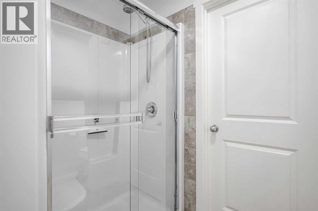 Photo 3 of 225 Kingsmere Cove Se, Airdrie AB