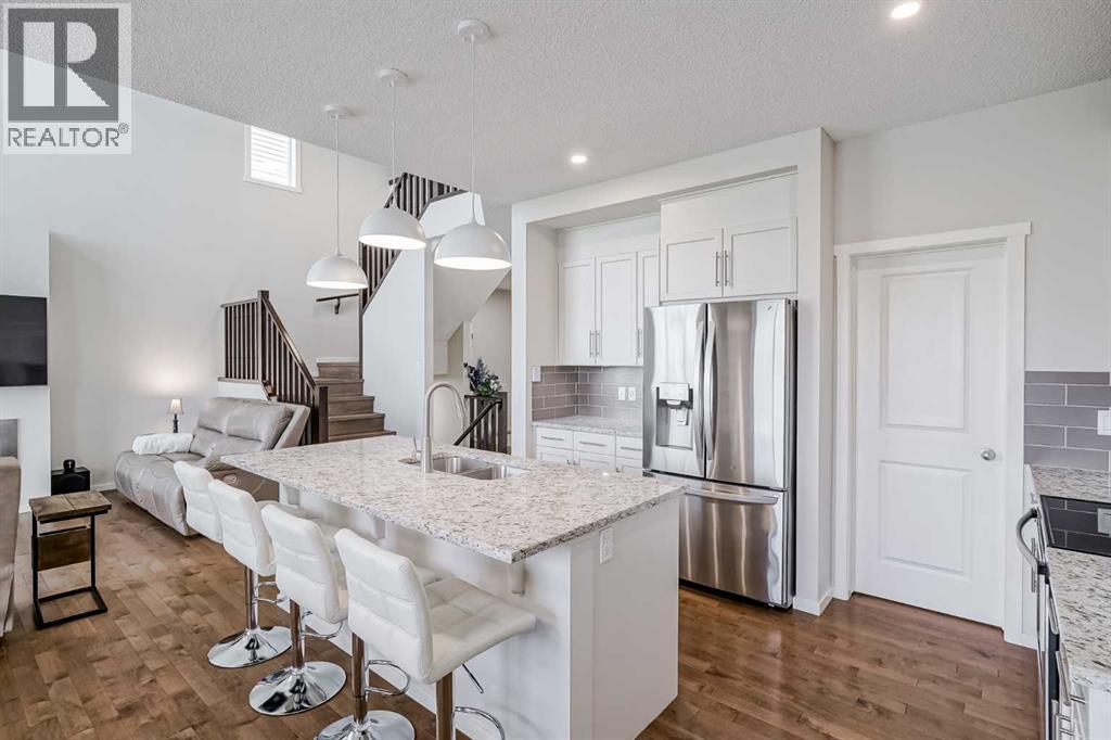Photo 2 of 225 Kingsmere Cove Se, Airdrie AB