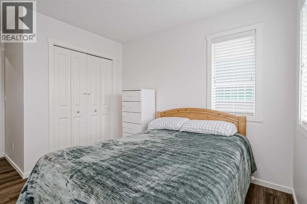 Photo 1 of 225 Kingsmere Cove Se, Airdrie AB
