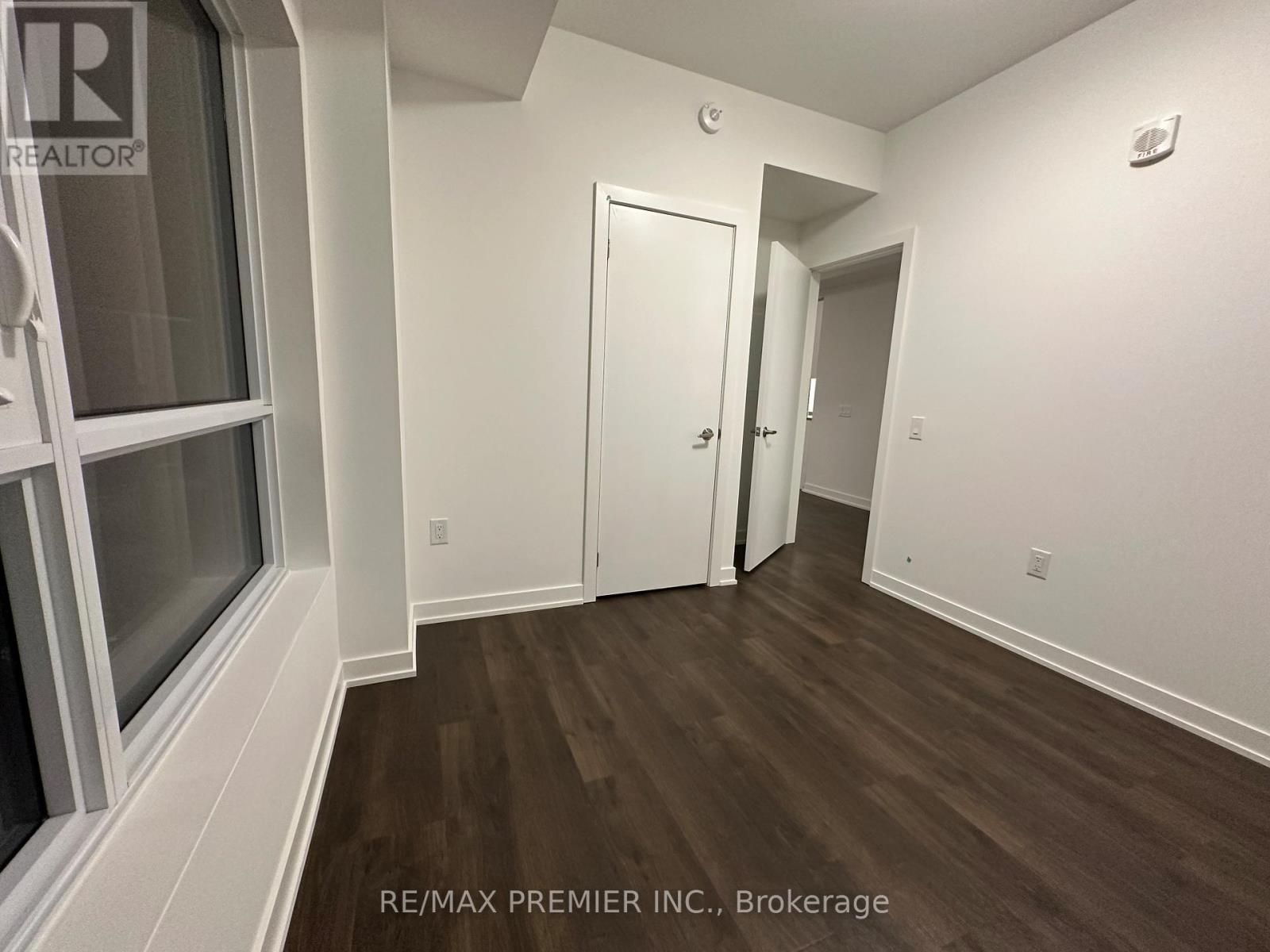 Photo 2 of 207 56 Lakeside Terrace, Barrie ON