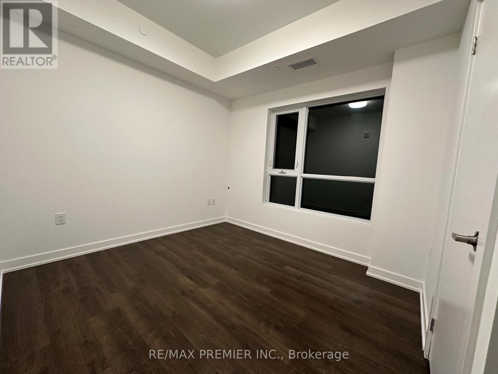 Photo 7 of 207 56 Lakeside Terrace, Barrie ON