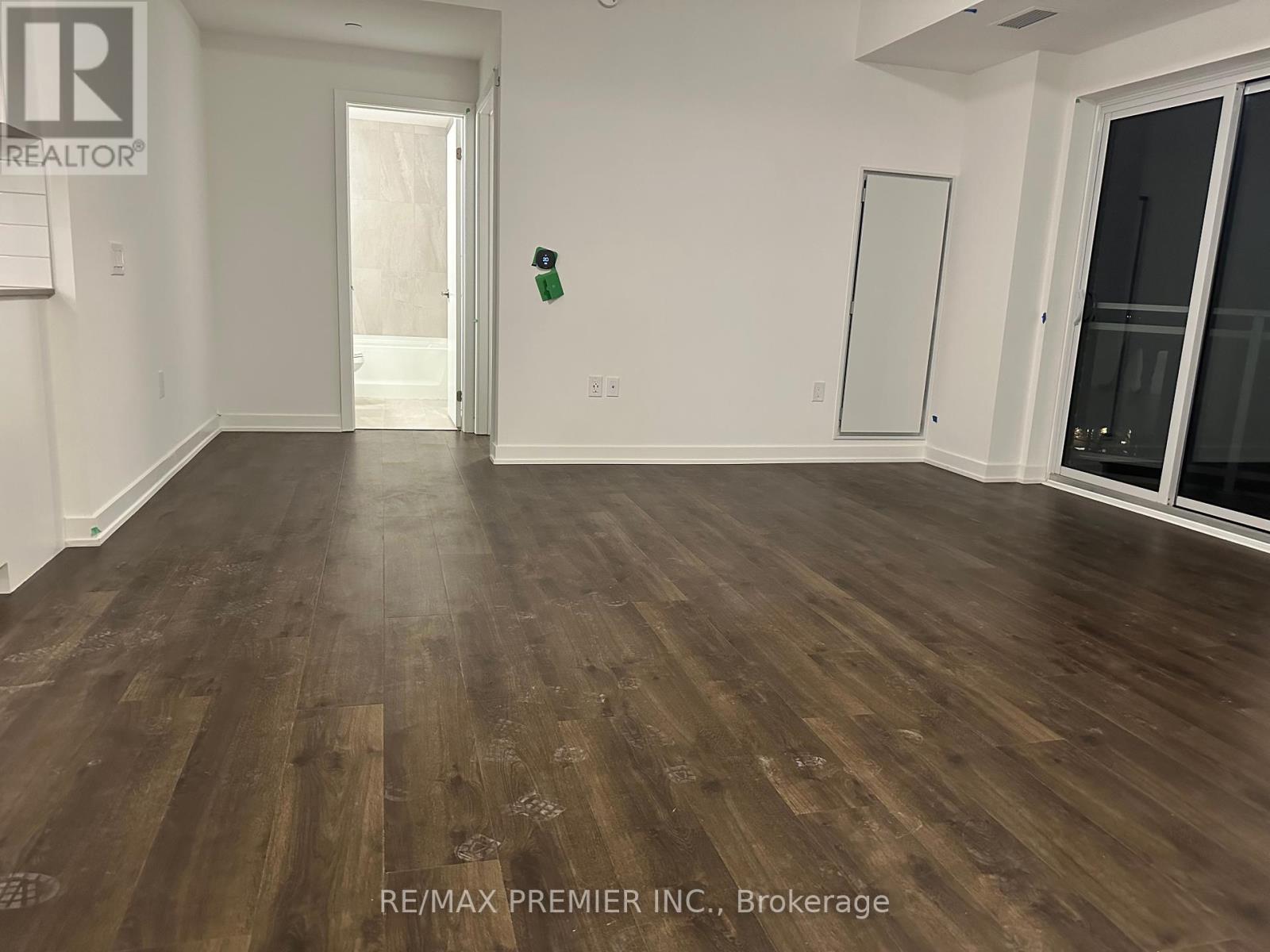 Photo 4 of 207 56 Lakeside Terrace, Barrie ON