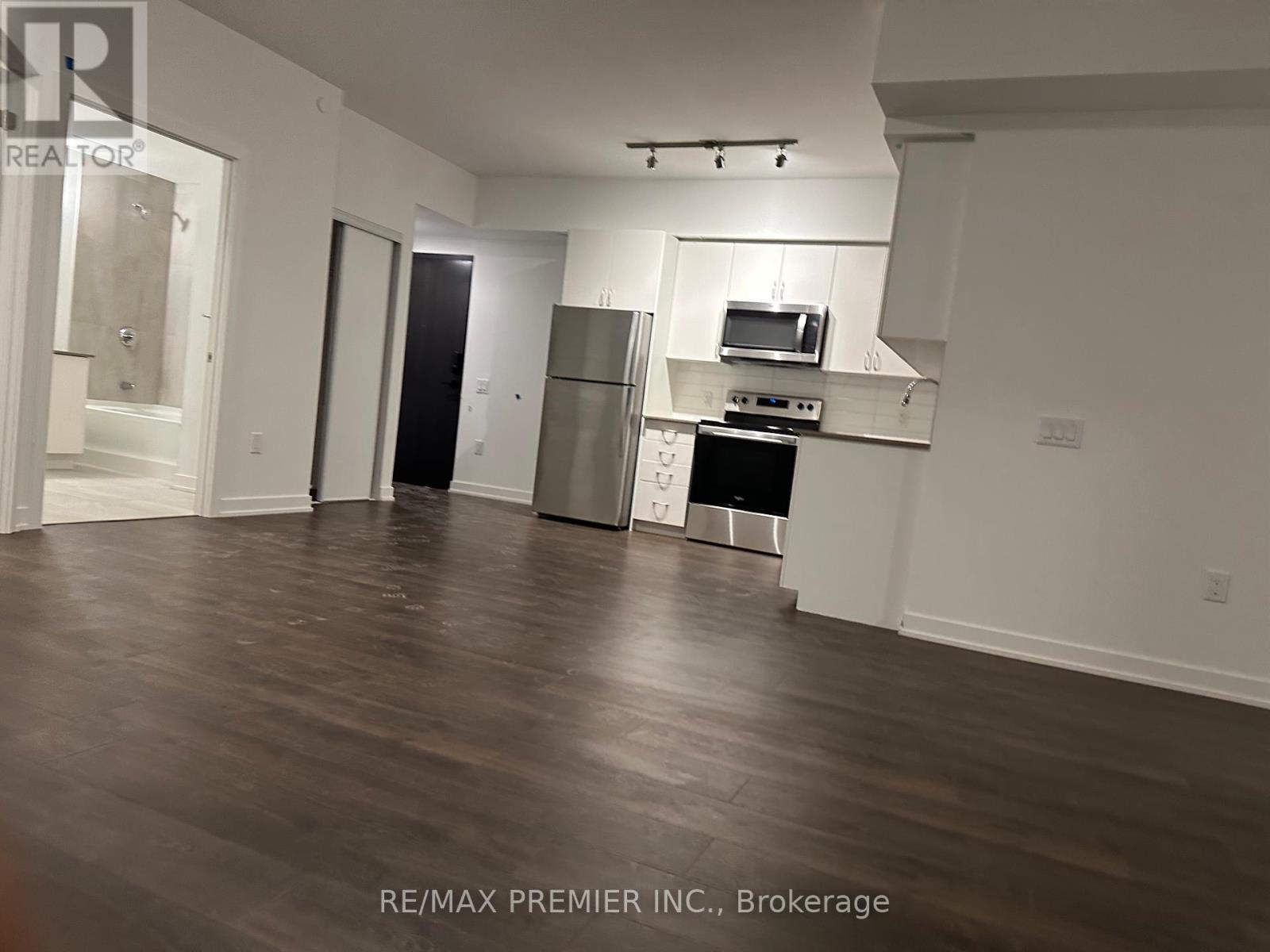 Photo 8 of 207 56 Lakeside Terrace, Barrie ON