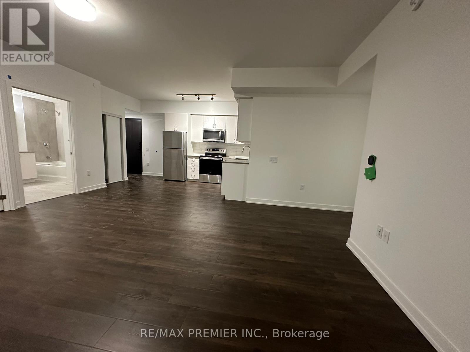 Photo 6 of 207 56 Lakeside Terrace, Barrie ON