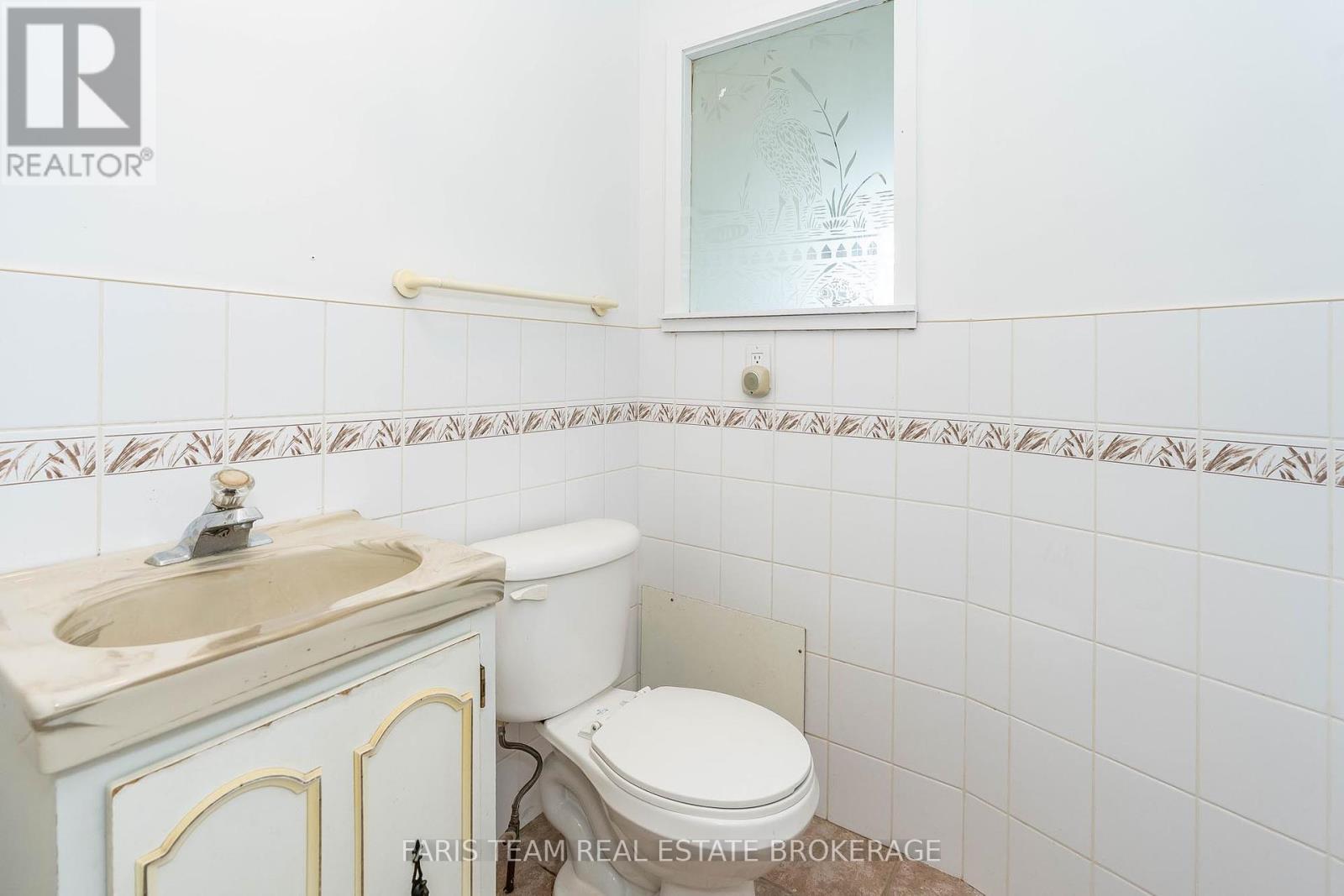 Photo 17 of 346 Lafontaine Road W, Tiny ON