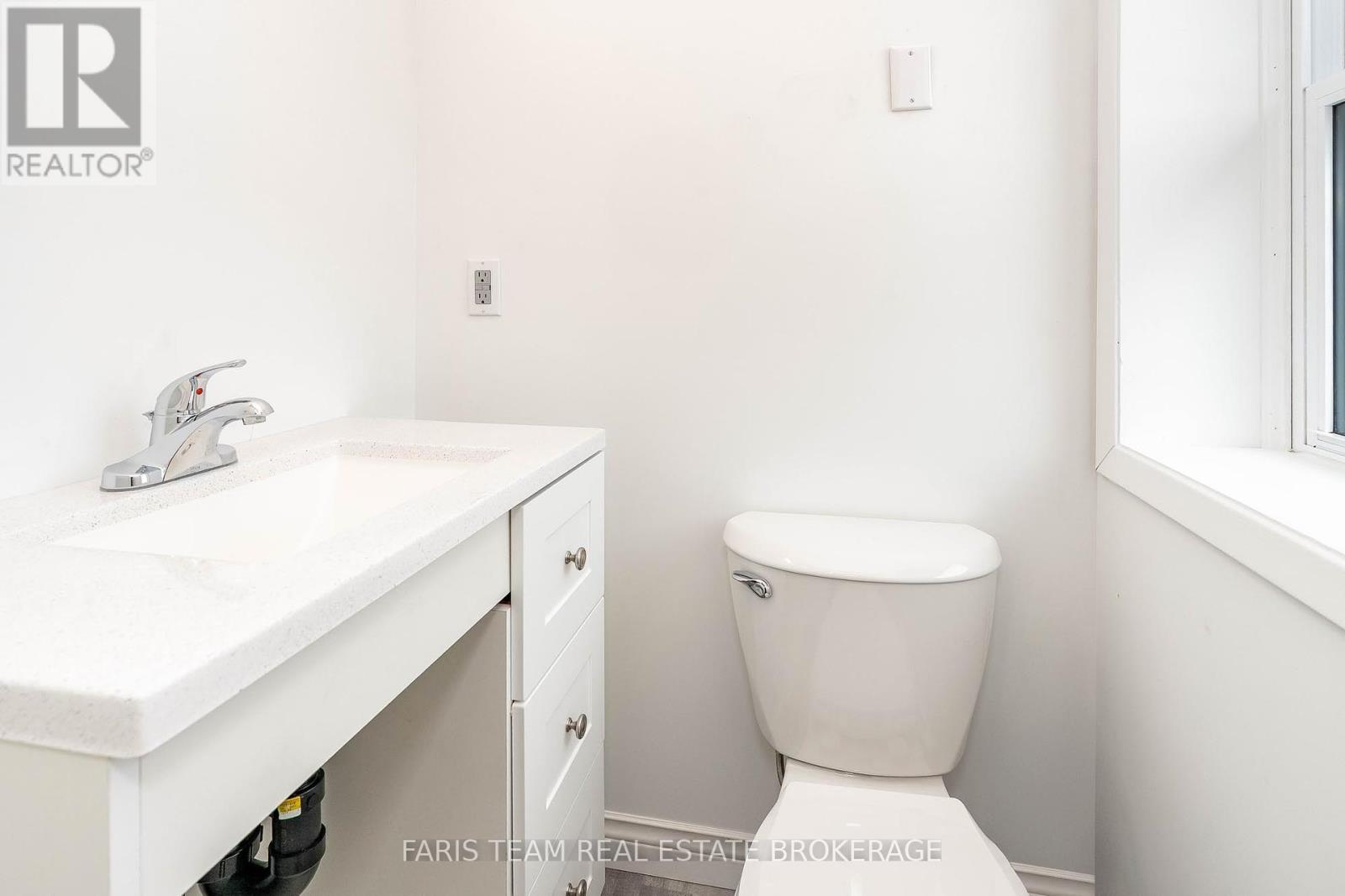 Photo 21 of 346 Lafontaine Road W, Tiny ON
