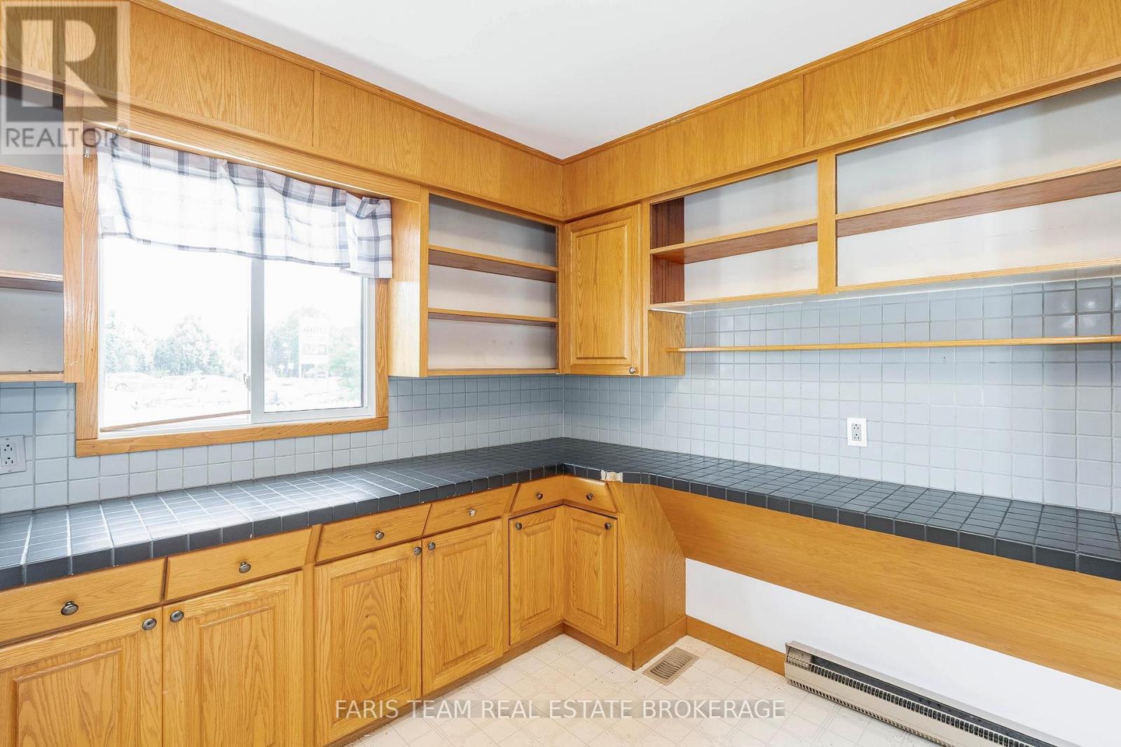 Photo 5 of 346 Lafontaine Road W, Tiny ON