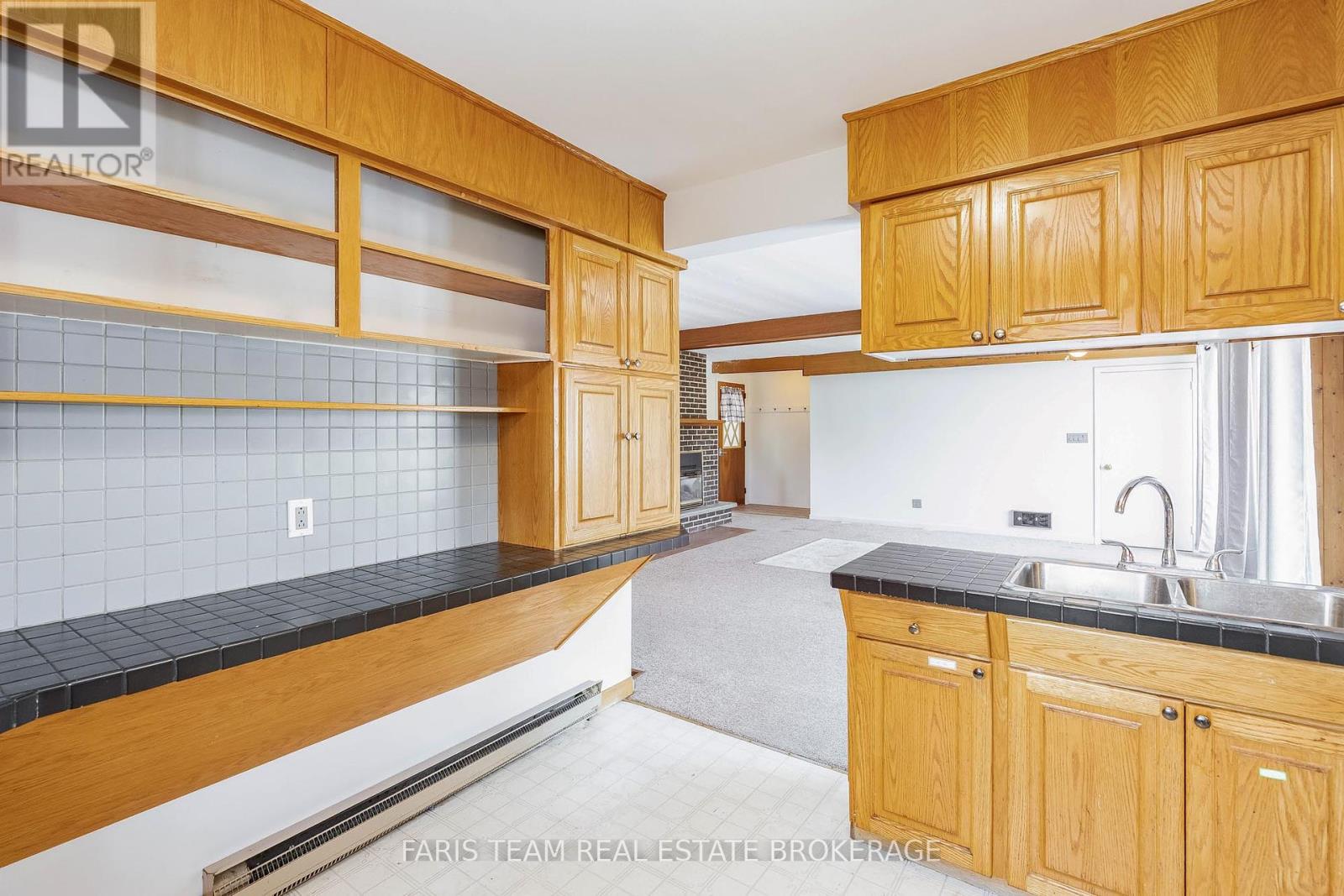 Photo 6 of 346 Lafontaine Road W, Tiny ON