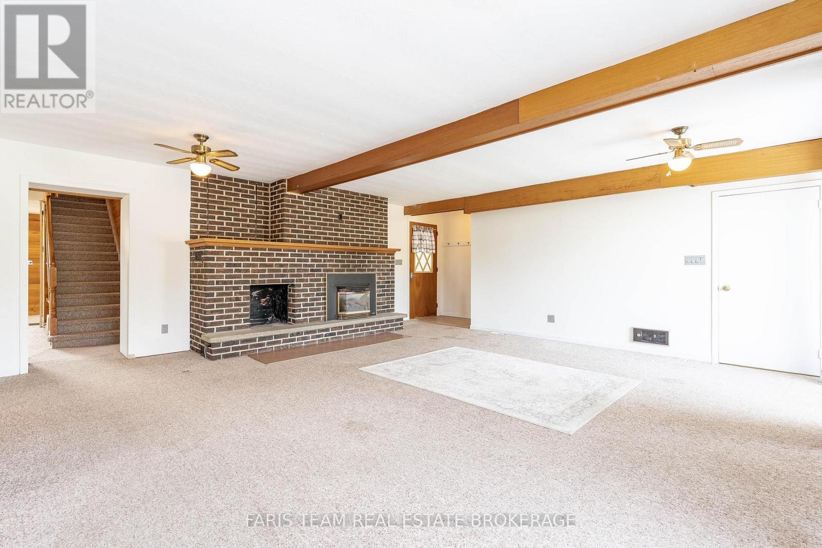 Photo 7 of 346 Lafontaine Road W, Tiny ON