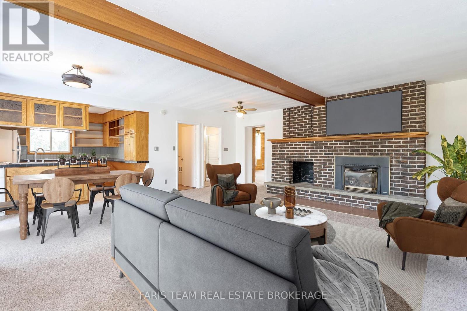 Photo 8 of 346 Lafontaine Road W, Tiny ON