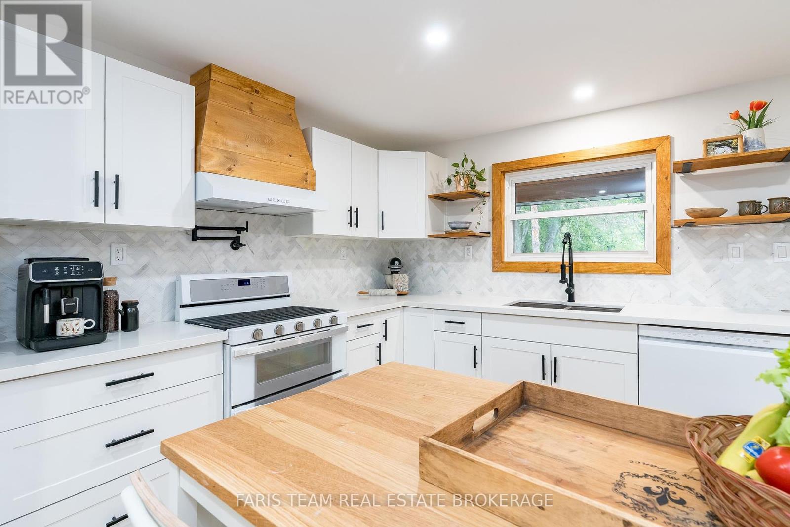 Photo 5 of 2668 Westshore Crescent, Severn ON