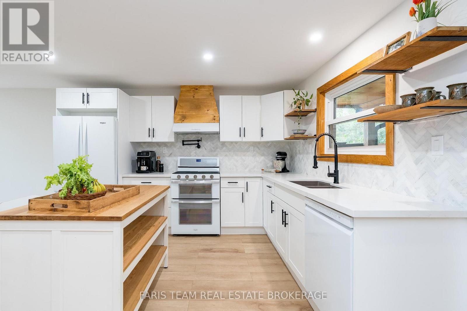 Photo 7 of 2668 Westshore Crescent, Severn ON