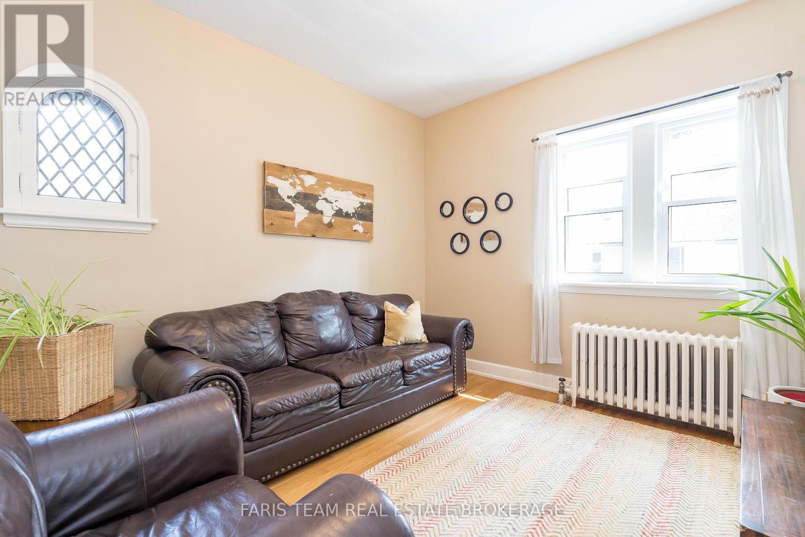 Photo 1 of 44 Tecumseth Street, Orillia ON