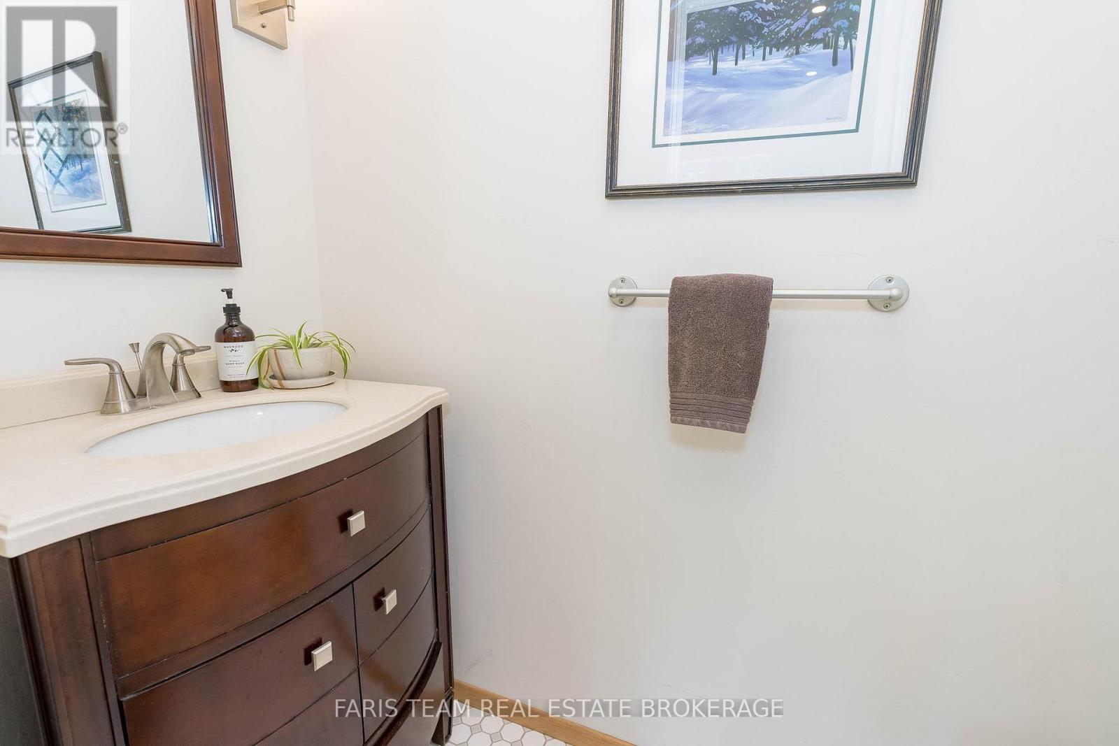 Photo 28 of 44 Tecumseth Street, Orillia ON