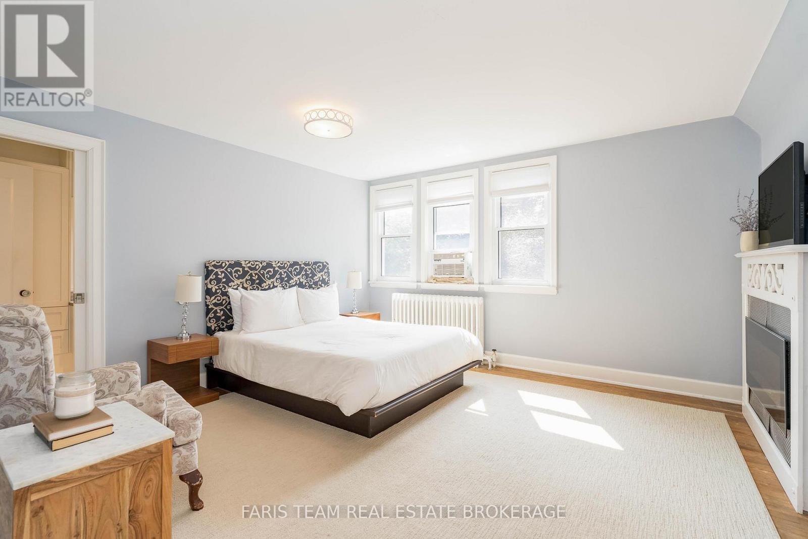 Photo 16 of 44 Tecumseth Street, Orillia ON