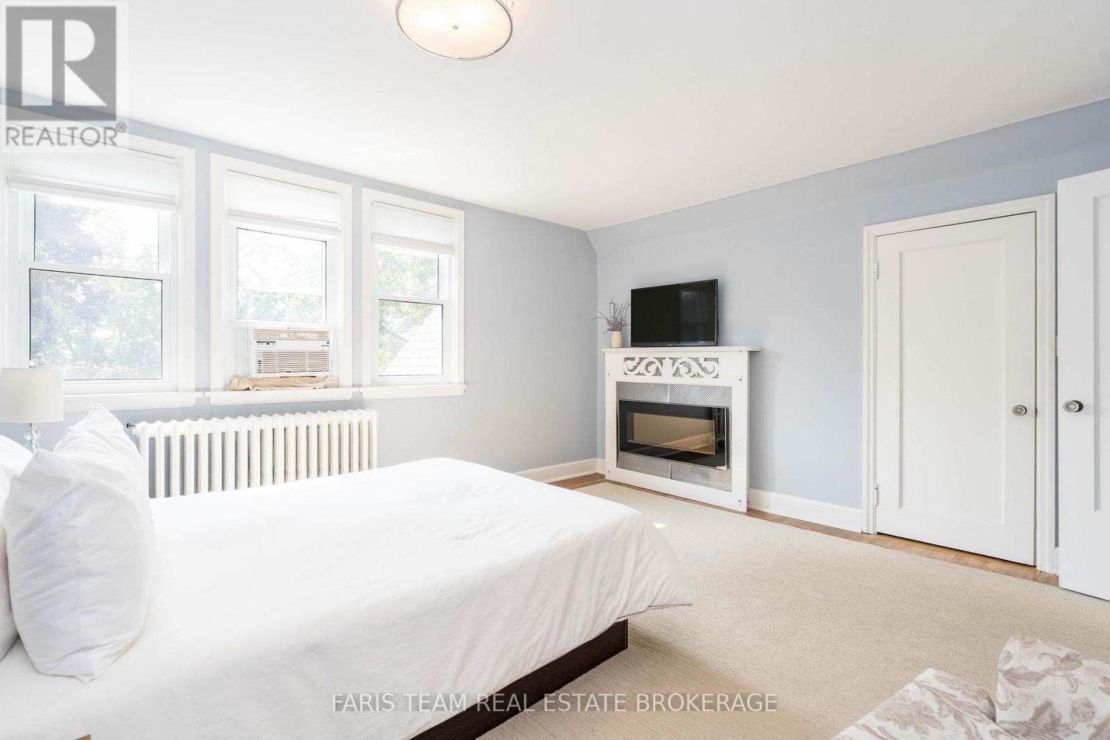 Photo 27 of 44 Tecumseth Street, Orillia ON