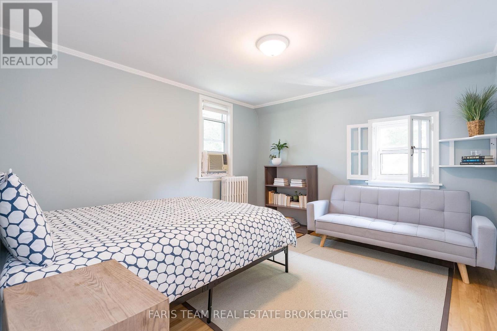 Photo 26 of 44 Tecumseth Street, Orillia ON