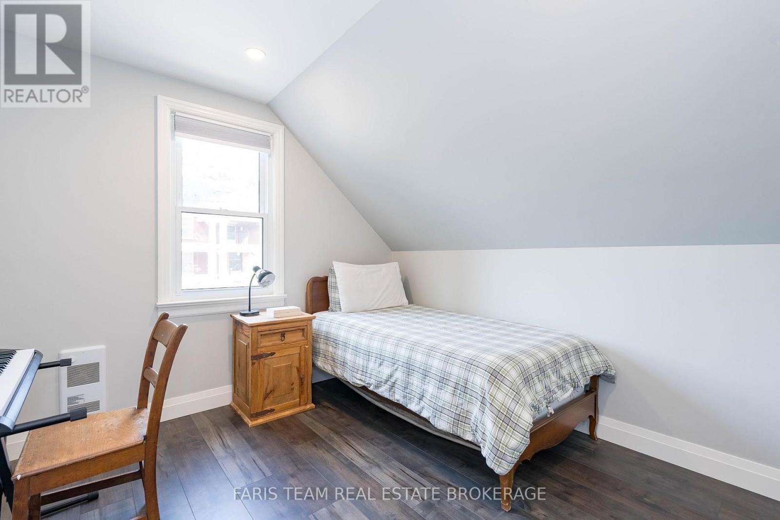 Photo 30 of 44 Tecumseth Street, Orillia ON