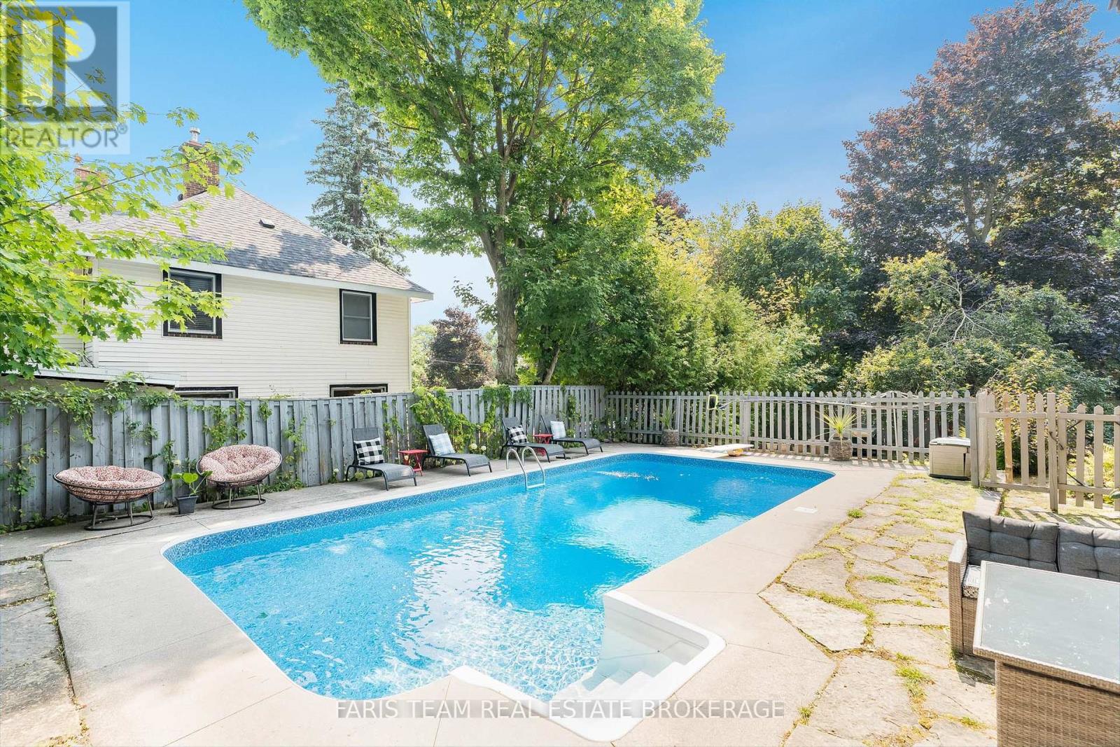 Photo 5 of 44 Tecumseth Street, Orillia ON